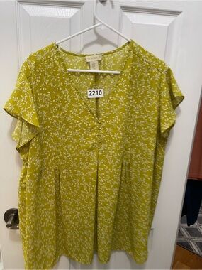 Cynthia Rowley Yellow Floral V-Neck Flutter Sleeve Blouse